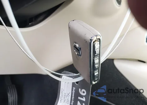 2019 Volvo Xc40 T5 Inscription z USA, uszkodzony, nr VIN YV4162UL2K2055797